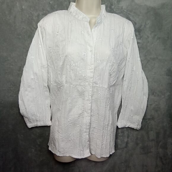Unbranded Tops - Unbranded Womens Medium White 3/sleeve‎ Buton Up Blouse Floral